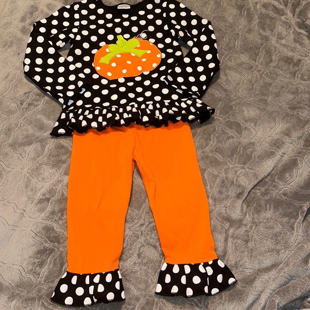 Host Pick 🎉 Boutique Polka Dot Pumpkin Fall Set Size S 3t